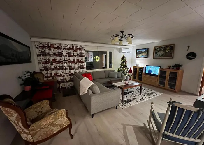 Villa Narikka, Tilava Ja Rauhallinen Loma-Asunto Kittilaen Keskustassa